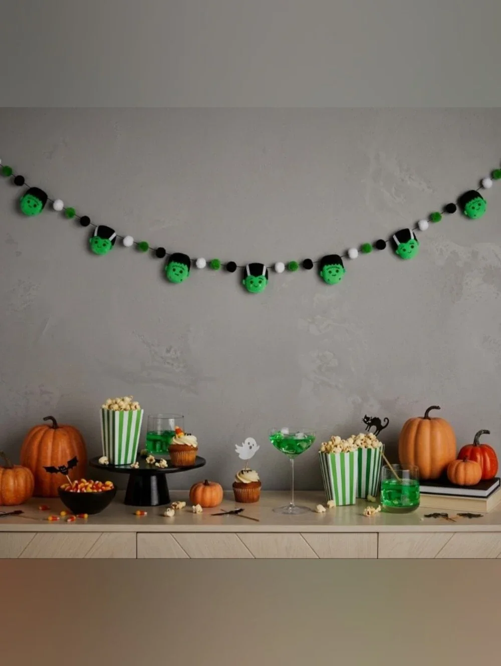 New Halloween Frankenstein & Bride Garland Party Decoration - Green and Black